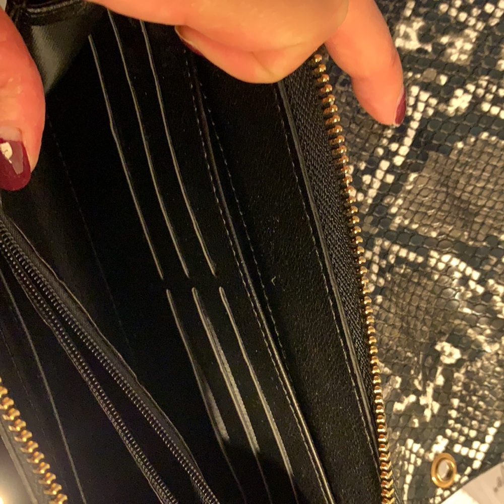 Purse - Picture 4 of 7